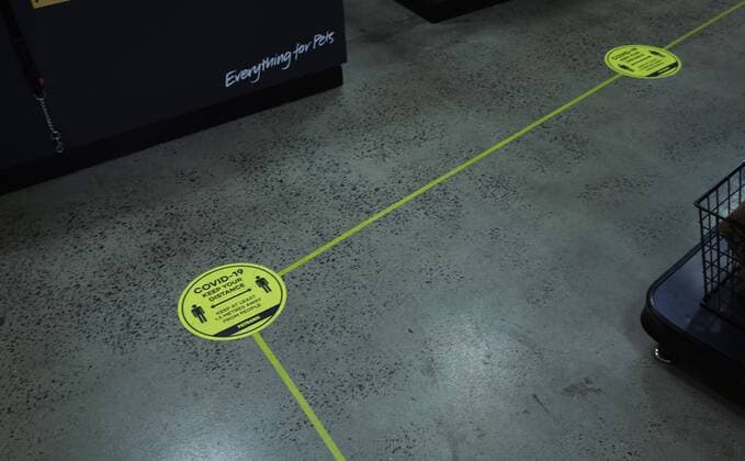 (200406) -- CANBERRA, April 6, 2020 -- Photo taken on April 6, 2020 shows signs on the ground reminding people of social distancing at a store in Canberra, Australia. (Photo by Xinhua) AUSTRALIA-CANBERRA-COVID-19-SOCIAL DISTANCING SIGNS (CN) ChuxChen 