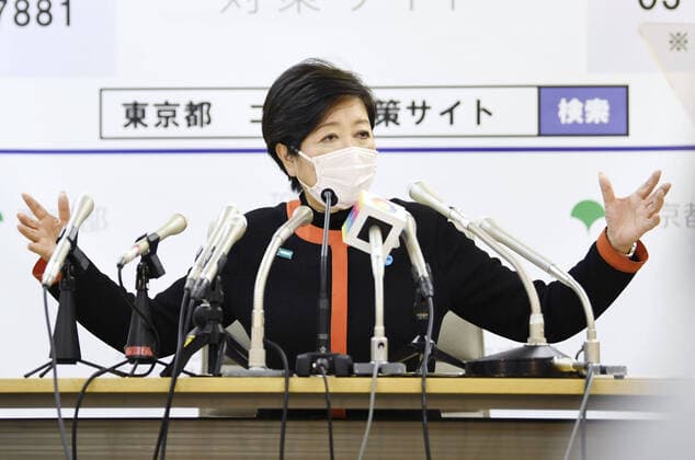 News Bilder des Tages New coronavirus Tokyo Gov. Yuriko Koike speaks at a press conference at the metropolitan government building in Tokyo on April 6, 2020, about the coronavirus situation. 