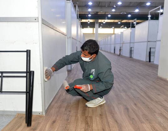 (200406) -- HAWALLI GOVERNORATE, April 6, 2020 (Xinhua) -- A worker cleans the wall in a new quarantine center in Hawalli Governorate, Kuwait, April 6, 2020. Kuwaiti government set up on Monday a new quaratine center in Hawalli Governorate. (Photo by Asad Xinhua) KUWAIT-HAWALLI GOVERNORATE-COVID-19-NEW QUARANTINE CENTER 