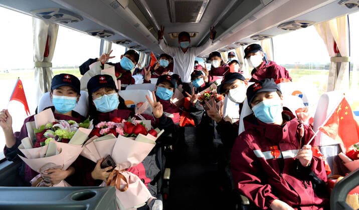 (200406) -- XI AN, April 6, 2020 -- Medical workers gesture on the bus at Xi an Xianyang International Airport in northwest China s Shaanxi Province, April 6, 2020. A batch of 121 medical workers returned to Shaanxi on Monday after aiding the fight against the COVID-19 in central China s Hubei Province. ) CHINA-SHAANXI-XI AN-MEDICAL WORKERS-RETURN FROM HUBEI (CN) LiuxXiao 