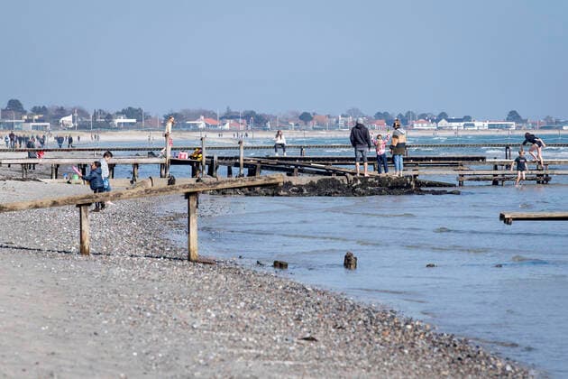 Spring and Easter holidays will be taken in full swing at Bellevue Beach in Aarhus on Monday, April 6, 2020, Aarhus Denmark,  Copyright: BoxAmstrup BoxAmstrupx cop109 spdk20200406-160418-L