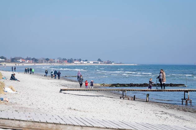 Spring and Easter holidays will be taken in full swing at Bellevue Beach in Aarhus on Monday, April 6, 2020, Aarhus Denmark,  Copyright: BoxAmstrup BoxAmstrupx cop109 spdk20200406-160422-L