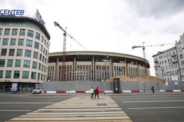 MOSCOW, RUSSIA - APRIL 6, 2020: A view of the Olimpiysky Sports Complex under renovation amid the ongoing COVID-19 coronavirus pandemic. The Moscow authorities imposed home isolation for all residents, regardless of their age, and restrictions on movement within the city, effective since March 30, 2020; a period off work with full pay was extended until April 30 nationwide as part of preventive measures to contain the spread of the COVID-19 infection. Artyom Geodakyan TASS  TS0D49CD