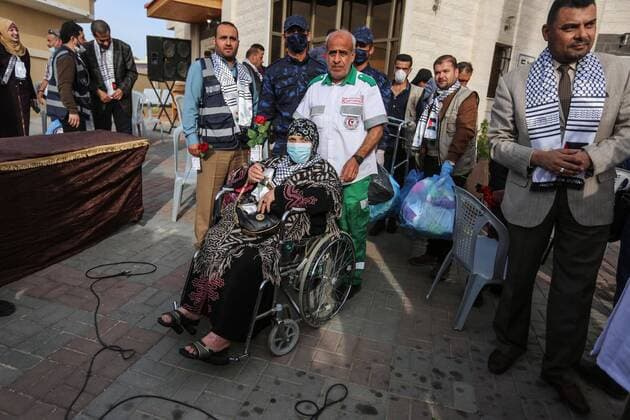 April 6, 2020, Khan Younis, Gaza Strip, Palestinian Territory: Palestinians who were quarantined leave the quarantine centers, after the end of the quarantine period in the center of Muscat in Khan Younis in the southern of Gaza strip, April 6, 2020 Khan Younis Palestinian Territory - ZUMAap3_ 20200406_zaf_ap3_089 Copyright: xAshrafxAmrax