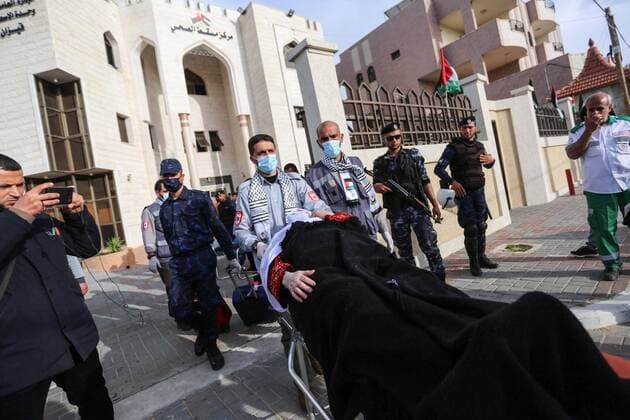 April 6, 2020, Khan Younis, Gaza Strip, Palestinian Territory: Palestinians who were quarantined leave the quarantine centers, after the end of the quarantine period in the center of Muscat in Khan Younis in the southern of Gaza strip, April 6, 2020 Khan Younis Palestinian Territory - ZUMAap3_ 20200406_zaf_ap3_118 Copyright: xAshrafxAmrax