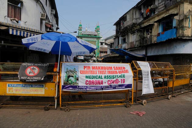 April 6, 2020, Mumbai: 06 April 2020 : - Mumbai - INDIA..Corona Barricade at Mahim Dargah in Mumbai .As the number of Covid 19 cases spurt, Slum residents are fearful that the virus will spread unchecked in the slums because of the dense Slum population it is difficult to maintain Social distancing. Mumbai - ZUMAsu5_ 20200406_zap_su5_028 Copyright: xSubhashxSharmax