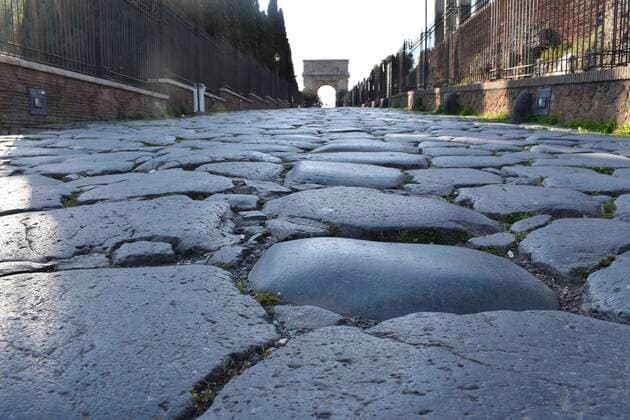 Coronavirus emergency, Colosseum and via Sacra deserti. (VALENTINA_CORNACCHIONE Fotogramma, Rome - 2020-04-06) p.s. la foto e utilizzabile nel rispetto del contesto in cui e stata scattata, e senza intento diffamatorio del decoro delle persone rappresentate  Copyright: xVALENTINA_CORNACCHIONEx xFOTOGRAMMAx