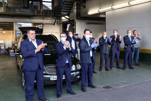 April 6, 2020, Madrid, MADRID, SPAIN: Illustration, tribute of the Local Police of Madrid to the workers of the M30 mortuary during the fourth week after the Government declared the state of alarm in Spain and recommended people to stay at home to fight coronavirus COVID-19 on April 06, 2020 in Madrid, Spain Madrid SPAIN - ZUMAa181 20200406_zaa_a181_012 Copyright: xOscarxJ.xBarrosox