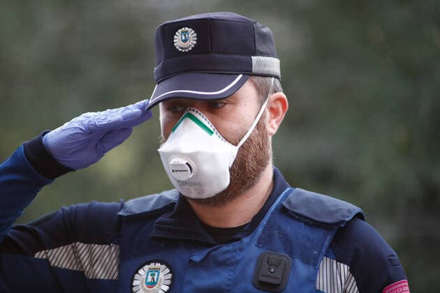April 6, 2020, Madrid, MADRID, SPAIN: Illustration, tribute of the Local Police of Madrid to the workers of the M30 mortuary during the fourth week after the Government declared the state of alarm in Spain and recommended people to stay at home to fight coronavirus COVID-19 on April 06, 2020 in Madrid, Spain Madrid SPAIN - ZUMAa181 20200406_zaa_a181_042 Copyright: xOscarxJ.xBarrosox