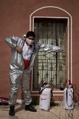 April 6, 2020, Tehran, Iran: Members of the Iranian Red Crescent s Volunteers Organization wearing face masks and protective suit attend the Hameh Sin (Torkaman) mountain village for sanitizing and screening villagers who may be infected by the novel coronavirus (COVID-19) disease in eastern Tehran, Iran. Media reported that Iran is one of the most affected by pandemic COVID-19 disease caused by the SARS-CoV-2 coronavirus. According to the latest reports by the Iranian Ministry of Health, over 3,700 people have died from the coronavirus infection throughout the country. Tehran Iran - ZUMAf146 20200406_zip_f146_009 Copyright: xRouzbehxFouladix