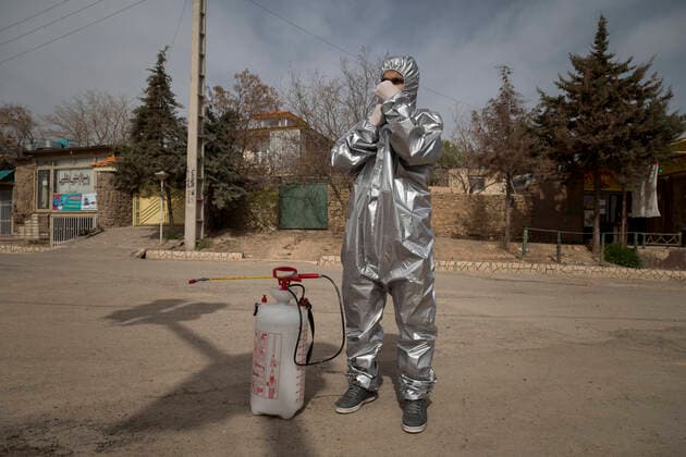 April 6, 2020, Tehran, Iran: Members of the Iranian Red Crescent s Volunteers Organization wearing face masks and protective suit attend the Hameh Sin (Torkaman) mountain village for sanitizing and screening villagers who may be infected by the novel coronavirus (COVID-19) disease in eastern Tehran, Iran. Media reported that Iran is one of the most affected by pandemic COVID-19 disease caused by the SARS-CoV-2 coronavirus. According to the latest reports by the Iranian Ministry of Health, over 3,700 people have died from the coronavirus infection throughout the country. Tehran Iran - ZUMAf146 20200406_zip_f146_012 Copyright: xRouzbehxFouladix