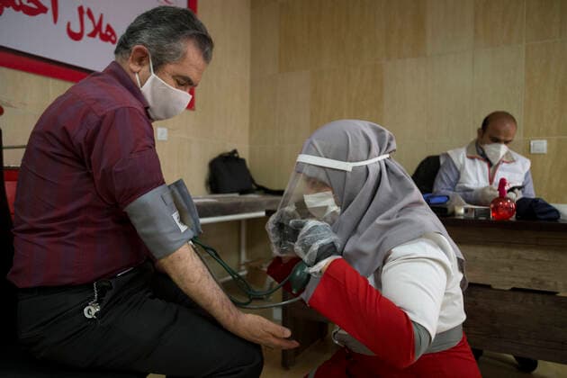 April 6, 2020, Tehran, Iran: Members of the Iranian Red Crescent s Volunteers Organization wearing face masks and protective suit attend the Hameh Sin (Torkaman) mountain village for sanitizing and screening villagers who may be infected by the novel coronavirus (COVID-19) disease in eastern Tehran, Iran. Media reported that Iran is one of the most affected by pandemic COVID-19 disease caused by the SARS-CoV-2 coronavirus. According to the latest reports by the Iranian Ministry of Health, over 3,700 people have died from the coronavirus infection throughout the country. Tehran Iran - ZUMAf146 20200406_zip_f146_026 Copyright: xRouzbehxFouladix