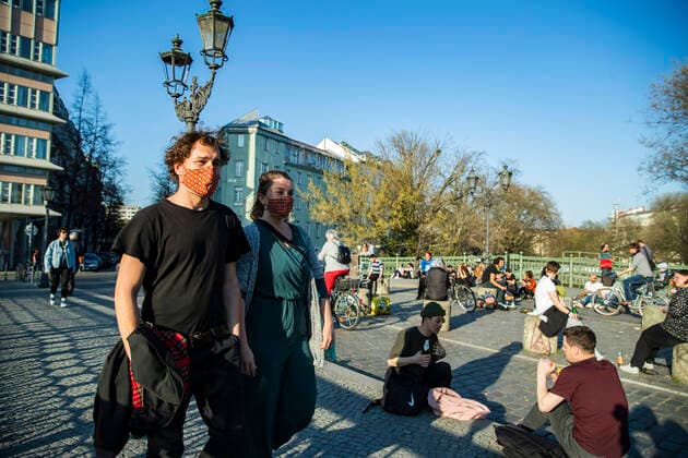 Paul and Laura wear homemade colourful face masks in Berlin Kreuzberg on 6 April 2020 To slow down the spread of the coronavirus SARS CoV 2, the federal and state governments decided to impose further restrictions After museums, theatres, sporting events