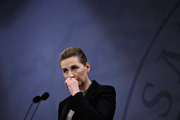 Prime Minister Mette Frederiksen S as she holds press conference on COVID 19 in Denmark in the Mirror Hall of the Prime Minister on Monday, April 6, 2020, Copenhagen Denmark,  Copyright: PhilipxDavali PhilipxDavalix cop222 spdk20200406-230457-L