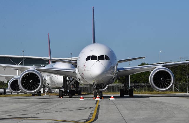 AUSTRALIA CORONAVIRUS COVID-19, Grounded Qantas 787-9 Dreamliner aircraft are seen parked at Brisbane Airport in Brisbane, Tuesday, April 7, 2020. Brisbane Airport Corporation (BAC) is working with airlines by accommodating up to 100 grounded aircraft free of charge in response to government-mandated travel restrictions that have grounded a significant proportion of Australia s airline fleet because of the Coronavirus (COVID-19). ( NO ARCHIVING, EDITORIAL USE ONLY, NO USE IN BOOKS WITHOUT CONSENT BRISBANE QLD AUSTRALIA  Copyright: xDARRENxENGLANDx 20200407001462124032
