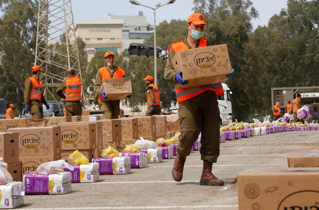(200406) -- BNEI BRAK, April 6, 2020 (Xinhua) -- Israeli soldiers collect and pack for distributing food packages to local citizens in the central Israeli city of Bnei Brak, on April 6, 2020. According to Israel s Ministry of Health, a total of 474 people in Israel were tested positive for COVID-19 on Monday, bringing the tally of infections to 8,904. (Photo by Gil Cohen Magen Xinhua) MIDEAST-BNEI BRAK-COVID-19 