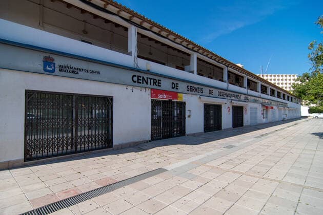 20200406 Palma de Mallorca under Corona Close down PALMA DE MALLORCA, SPAIN APRIL 6 2020 employment office in Calvia at Palma de Mallorca under Corona Close down on April 6, 2020 in Palma de Mallorca, Palma de Mallorca Baleares Spain