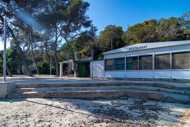 20200406 Palma de Mallorca under Corona Close down PALMA DE MALLORCA, SPAIN APRIL 6 2020 Restaurant during the Corona Lockdown in the three finger lagoon at Palma de Mallorca under Corona Close down on April 6, 2020 in Palma de Mallorca, Palma de Mallorca Baleares Spain