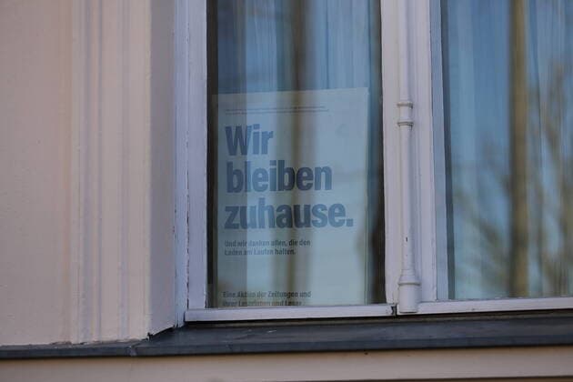 A sign saying We stay at home is in a window, Potsdam, 6 April 2020 To slow the spread of the coronavirus sars CoV 2, exit and contact restrictions currently apply Coronavirus Potsdam