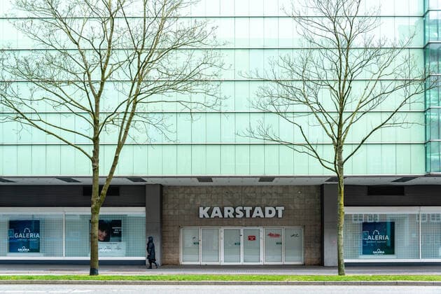 Kiel Where otherwise thousands of customers populate the Sophienhof and Karstadt, a forced closure of most of the companies located there has been ordered due to the corona epidemic Kiel Vorstadt Schleswig Holstein Germany