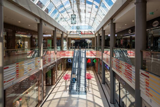 Kiel Where otherwise thousands of customers populate the Sophienhof and Karstadt, a forced closure of most of the companies located there has been ordered due to the corona epidemic Kiel Vorstadt Schleswig Holstein Germany