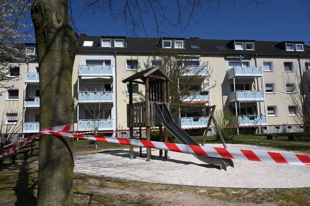 06 04 2020, , Childrens playground in a residential area in Recklinghausen Recklinghausen North Rhine-Westphalia Germany Team2