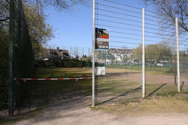 06 04 2020, , Soccer field in Recklinghausen closed due to corona epidemic Recklinghausen North Rhine-Westphalia Germany Team2