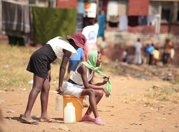 (200407) -- HARARE, April 7, 2020 (Xinhua) -- Children wait to fetch water from a borehole in a suburb in Harare, Zimbabwe, April 6, 2020. Zimbabwe is in a 21-day national lockdown which ends on April 19 in a bid to curb the spread of novel coronavirus. The country has so far recorded nine cases of COVID-19 and one death. (Photo by Shaun Jusa Xinhua) ZIMBABWE-HARARE-COVID-19-LOCKDOWN 