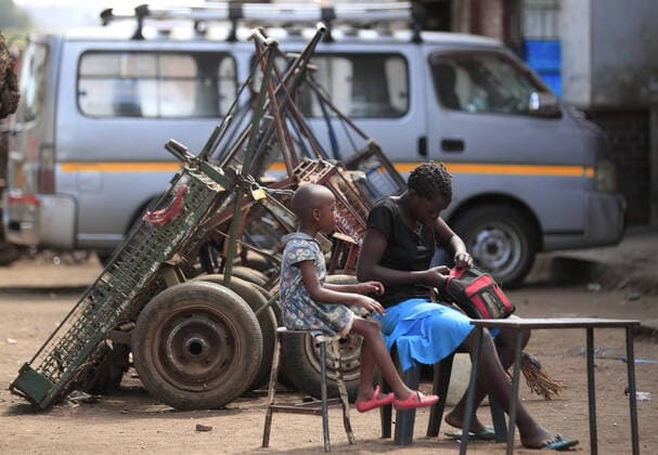 (200407) -- HARARE, April 7, 2020 (Xinhua) -- People are seen in a suburb in Harare, Zimbabwe, April 6, 2020. Zimbabwe is in a 21-day national lockdown which ends on April 19 in a bid to curb the spread of novel coronavirus. The country has so far recorded nine cases of COVID-19 and one death. (Photo by Shaun Jusa Xinhua) ZIMBABWE-HARARE-COVID-19-LOCKDOWN 