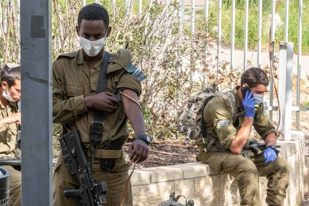April 7, 2020, Jerusalem, Israel: A soldier lays phylacteries for his morning prayers as IDF soldiers deployed to assist Israel Police in enforcing Coronavirus restrictions take a break from their patrol. The Ministry of Defense shares responsibilities for managing the COVID-19 crisis. Jerusalem Israel - ZUMAa126 20200407_zap_a126_003 Copyright: xNirxAlonx