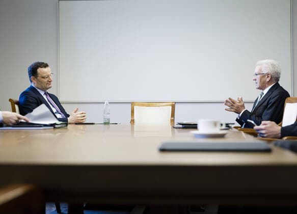 Federal Health Minister Jens Spahn CDU, L and the State Premier of Baden Wuerttemberg, Winfried Kretschmann Buendnis 90 The Greens in the State Ministry of Baden Wuerttemberg in Stuttgart on 07 04 2020 Stuttgart Germany Copyright: xXanderxHeinl photothek.netx