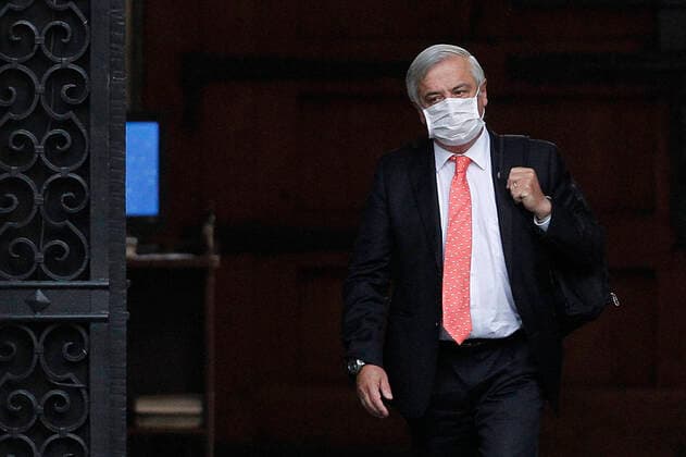 Santiago, April 7, 2020 The Minister of Health, Jaime Manalich comes to participate in a new meeting of the Emergency Committee for coronavirus in Chile Dragomir Yankovic Aton Chile, Santiago Chile Aton 410210  Copyright: DRAGOMIRxYANKOVIC ATONxCHILE