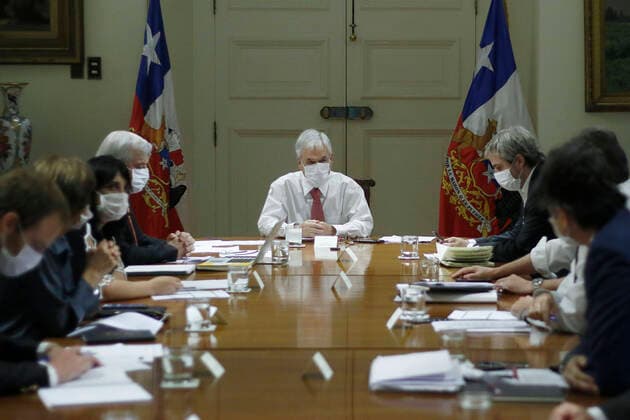 Santiago, 7 April 2020 The President of the Republic, Sebastian Pinera, heads a new meeting of the Coronavirus Emergency Committee in Chile Pool Fotografico Via Aton Chile, Santiago Chile Aton 410211  Copyright: POOLxFOTOGRAFICO VIAxATONxCHILE