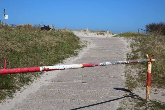 Nothing goes on at the sea View on Tuesday 07 04 2020 of the almost empty Baltic seaside resort Wustrow County Vorpommern Rügen The town currently provides a foretaste of the upcoming Easter weekend According to a regulation of the local government, locals will no longer be allowed to go for long walks on the beac