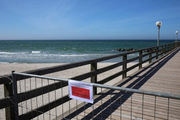 Nothing goes on at the sea View on Tuesday 07 04 2020 of the almost empty Baltic seaside resort Wustrow County Vorpommern Rügen The town currently provides a foretaste of the upcoming Easter weekend According to a regulation of the local government, locals will no longer be allowed to go for long walks on the beac