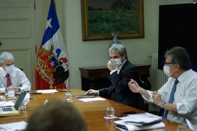 Santiago, 7 April 2020 The President of the Republic, Sebastian Pinera, heads a new meeting of the Coronavirus Emergency Committee in Chile Pool Fotografico Via Aton Chile, Santiago Chile Aton 410213  Copyright: POOLxFOTOGRAFICO VIAxATONxCHILE