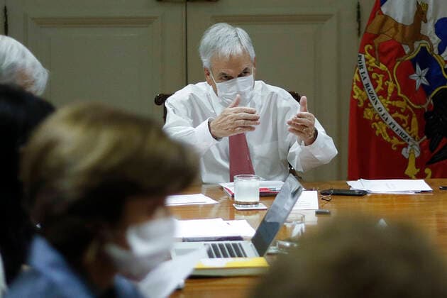 Santiago, 7 April 2020 The President of the Republic, Sebastian Pinera, heads a new meeting of the Coronavirus Emergency Committee in Chile Pool Fotografico Via Aton Chile, Santiago Chile Aton 410214  Copyright: POOLxFOTOGRAFICO VIAxATONxCHILE