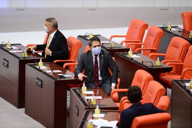 Turkish parliament members wear protective masks in Ankara, Turkey, on 7 April 2020. Turkey has confirmed 649 death and 30,17 positive cases of the coronavirus infection in the country. ( Copyright: DepoxPhotos 16714716