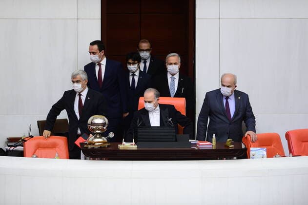 Turkish parliament members wear protective masks in Ankara, Turkey, on 7 April 2020. Turkey has confirmed 649 death and 30,17 positive cases of the coronavirus infection in the country. ( Copyright: DepoxPhotos 16714722