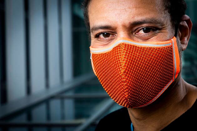Simon Sow - President de la startup francaise Mask Generation , concoit des masques lavables et personnalisables de fabrication Francaise - Ces Masques type FFP3 offrent ainsi une alternative aux masques chirurgicaux fonctionnent grace Ã un filtre amovible 100 % efficace contre la pollution aux particules fines jusqu a 2,5 microns NEWS : COVID19 - Ile de France - 07 04 2020 JBAutissier Panoramic 