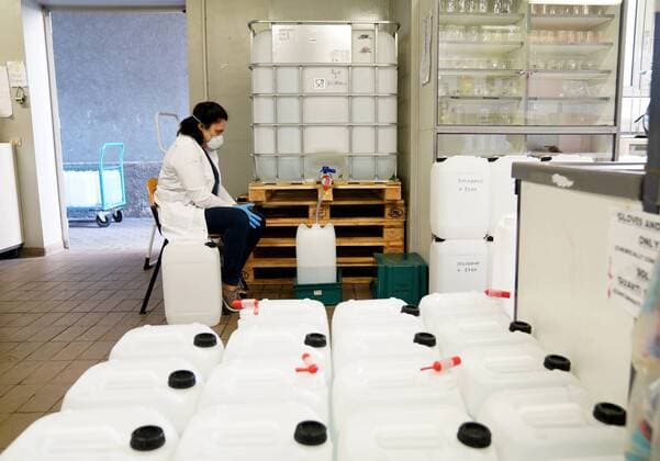 Milan, Coronavirus, Department of Chemistry, Material and Engineering Giulio Natta Polytechnic University of Milan where Professor Maria Pia Pedeferri and PhD students prepare 3300 liters of Hygienizing Gel to be given to the Civil Protection of all Lombardy (Duilio Piaggesi Fotogramma, Milan - 2020-04-07) p.s. la foto e utilizzabile nel rispetto del contesto in cui e stata scattata, e senza intento diffamatorio del decoro delle persone rappresentate  Copyright: xDuilioxPiaggesix xFOTOGRAMMAx