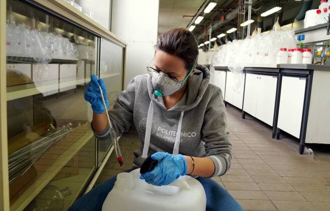 Milan, Coronavirus, Department of Chemistry, Material and Engineering Giulio Natta Polytechnic University of Milan where Professor Maria Pia Pedeferri and PhD students prepare 3300 liters of Hygienizing Gel to be given to the Civil Protection of all Lombardy (Duilio Piaggesi Fotogramma, Milan - 2020-04-07) p.s. la foto e utilizzabile nel rispetto del contesto in cui e stata scattata, e senza intento diffamatorio del decoro delle persone rappresentate  Copyright: xDuilioxPiaggesix xFOTOGRAMMAx