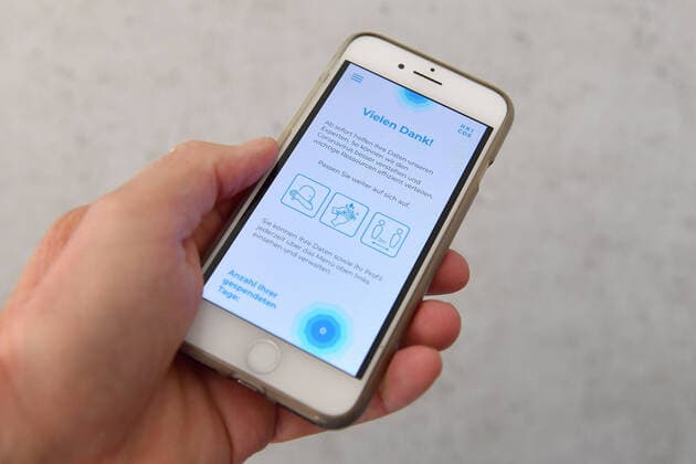 Theme picture, symbol photo Corona APP Robert Koch Institute RKI , Fight against the pandemic The Corona App must come as quickly as possible In the fight against Corona, the area-wide evaluation of mobile phone data was brought into play to identify chains of infection