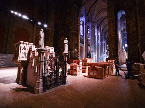 April 7, 2020, New York Manhatan, USA: The Manhattan church, the largest Gothic cathedral in the world, will be able to care for at least 200 patients during the coronavirus outbreak.Volunteers delivered material to build the hospital inside the cathedral. 04 07 20. New YorkManhattan New York Manhatan USA - ZUMAs252 20200407_znp_s252_016 Copyright: xMarcusxSantosx