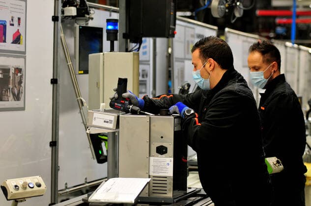 April 7, 2020, Martorell, Barcelona, Spain: A male assembly operator protected with a surgical mask and gloves during the manufacture of OxyGENs..Spanish automobile company, SEAT has shifted a team of 150 workers from manufacturing cars to making respirators that help COVID-19 patients, reusing mechanical parts like the windshield wiper motor. The respirator is called OxyGEN. Martorell Spain - ZUMAs197 20200407_zaa_s197_087 Copyright: xRamonxCostax