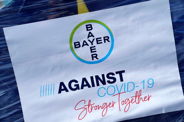 The company Bayer donates disinfectant to the city of Cologne Here at the handover in the fire station Cologne Kalk Cologne, 07 04 2020 Foto:xJ.xKrickx xFuturexImage