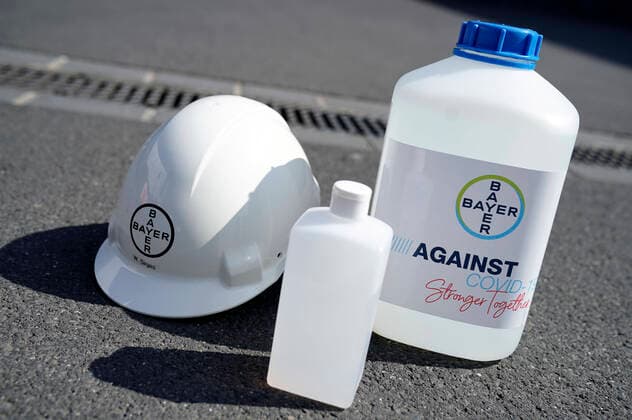 The company Bayer donates disinfectant to the city of Cologne Here at the handover in the fire station Cologne Kalk Cologne, 07 04 2020 Foto:xJ.xKrickx xFuturexImage