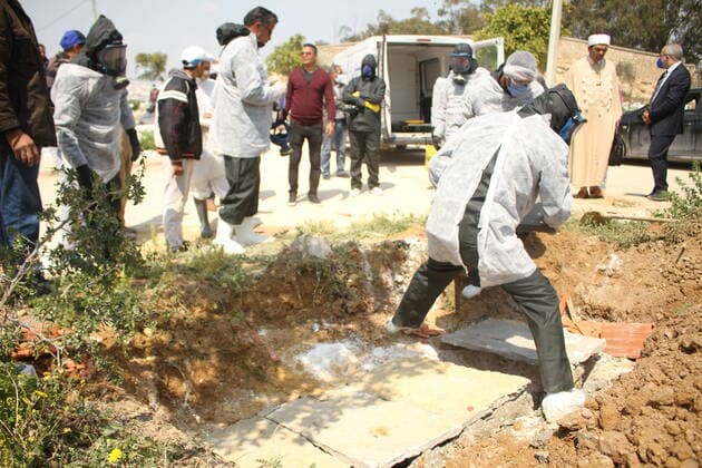 Coronavirus in Tunesien, Pflegekräfte üben den Ernstfall in Tunis La municipalite de tunis propose une operation blanc de l enterrement des deces de corona a tunis Mise en terre NEWS : Crise sanitaire mondiale et la pandemie du Coronavirus Covid19 en tunisie - Tunis - 07 04 2020 WassimJdidi Panoramic 