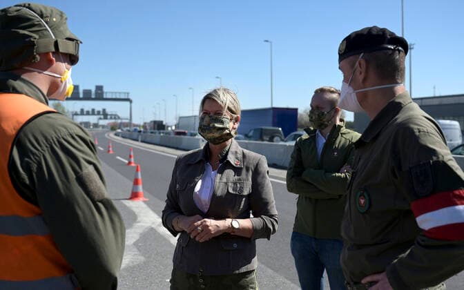 Nikolsdorf 07 04 2020, Nikolsdorf, AUT, Coronavirus crisis, border to Hungary, Minister of Defence Tanner visits soldiers inside the Austrian Armed Forces during the security police assistance deployment at the Hungarian border Nikolsdorf, Austria on 2020 04 07  EP_Pool
