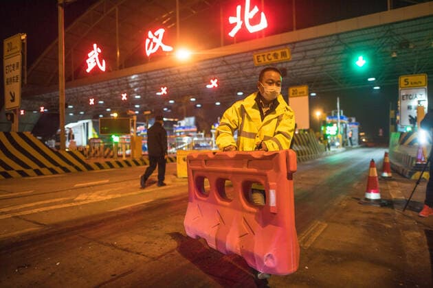 (200408) -- WUHAN, April 8, 2020 -- A staff member removes barricades near an expressway toll station in northern Wuhan, central China s Hubei Province, April 8, 2020. Wuhan, the megacity in central China, started lifting outbound travel restrictions from Wednesday after almost 11 weeks of lockdown to stem the spread of COVID-19. ) CHINA-HUBEI-WUHAN-OUTBOUND TRAVEL RESTRICTIONS-LIFT (CN) XiaoxYijiu 